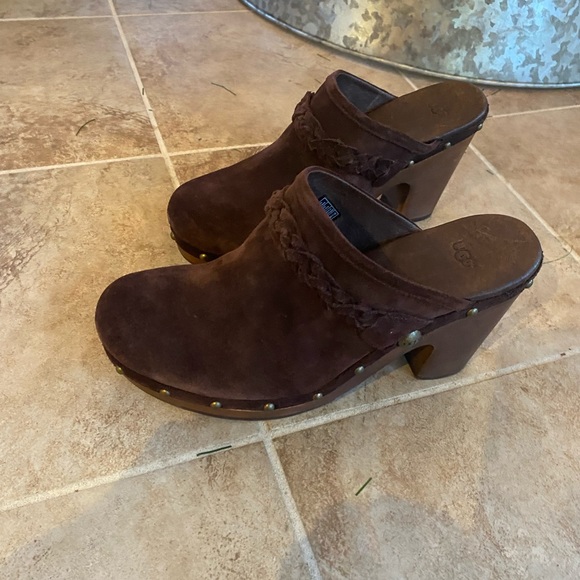 UGG chocolate color slip on heals - Picture 2 of 5